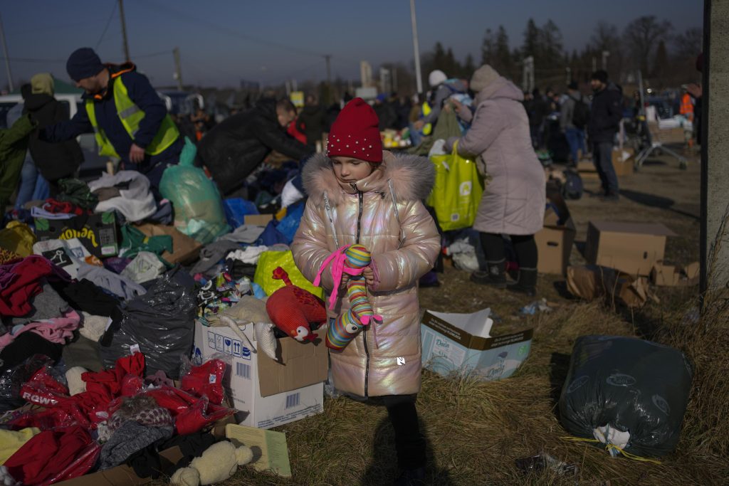 国境に逃げる：15万人以上のウクライナ人が亡命を求めている
