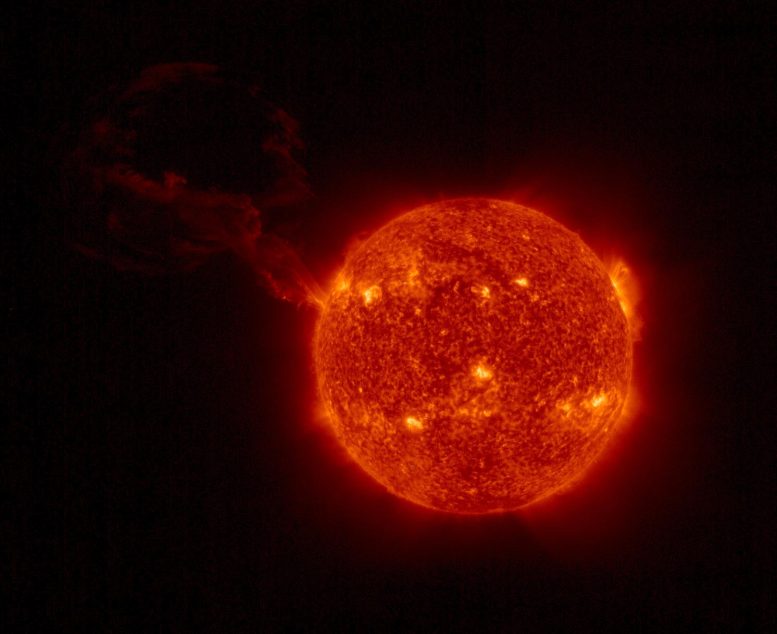 ソーラーオービターが巨大な太陽爆発を捉える