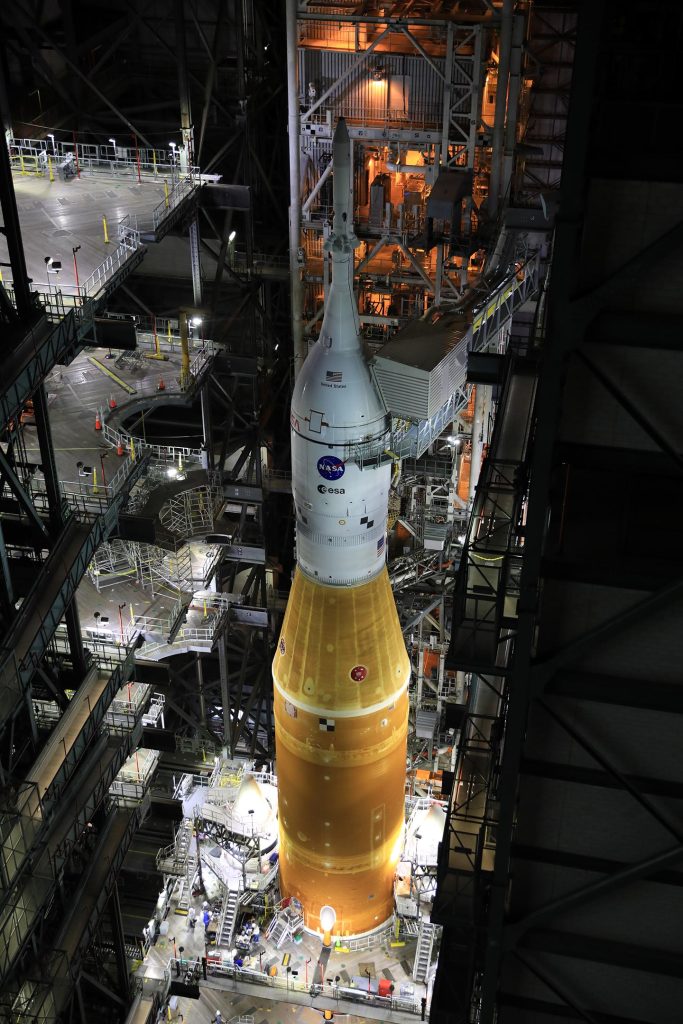 VABアルテミス1号スペースローンチシステムロケットとオリオン宇宙船