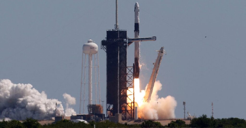 SpaceXとAxiomは、宇宙ステーションに民間宇宙飛行士を打ち上げます