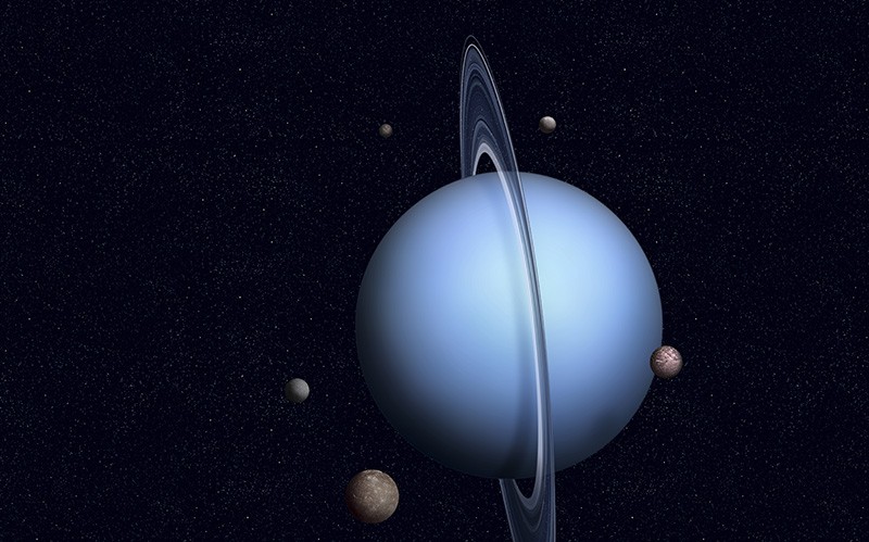 天王星は、27個の衛星のいくつかを含む図に示されています。