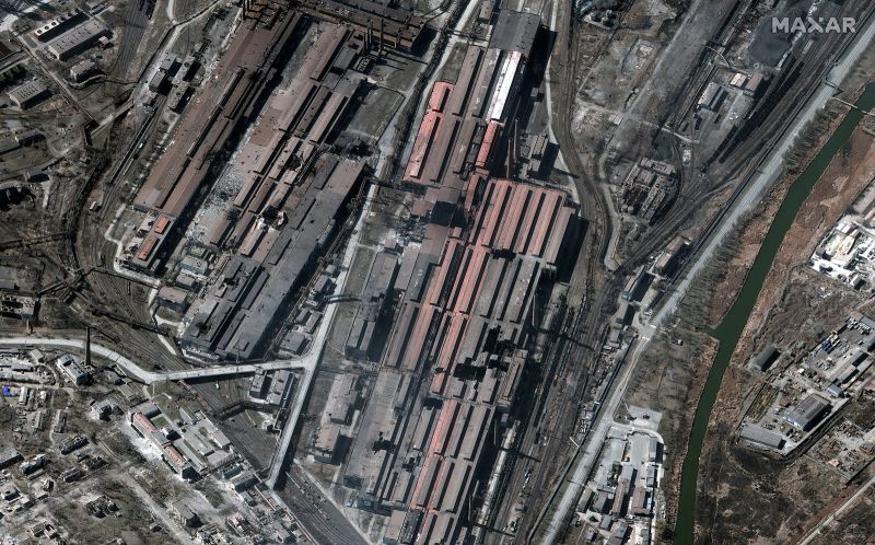 3月22日の衛星画像は、ウクライナのマリウポリにあるアゾフスタリ製鉄所の概要を示しています。