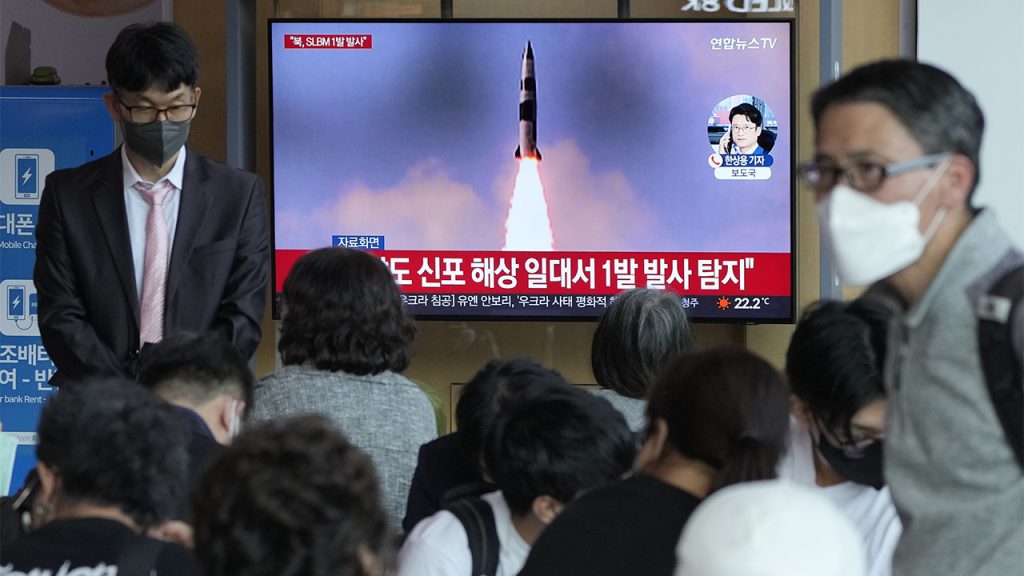 北朝鮮は、バイデンがソウルを訪問する前に、日本海に向けて3発の弾道ミサイルを発射します：韓国