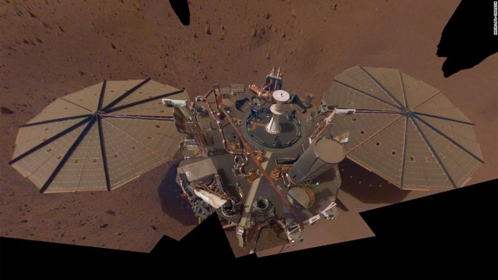 ほこりで覆われたソーラーパネルは、NASAの火星探査ミッションの終わりを意味します