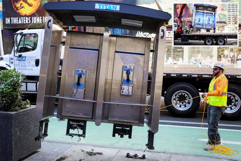 通りからニューヨーク市の最新の公衆電話