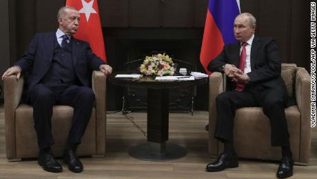 ロシアのウラジーミルプチン大統領は、2021年9月29日、ソチでトルコのレジェップタイップエルドアン首相と会談しました。 