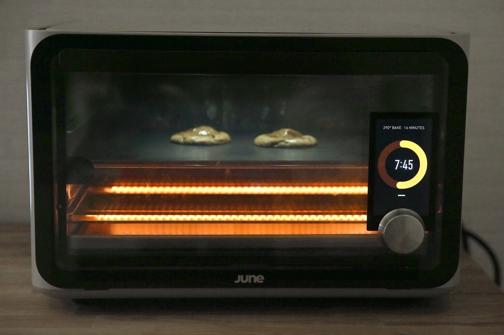 約1,000ドルの6月のスマートオーブンはWi-Fi経由で動作し、調理している食品を感知できます。