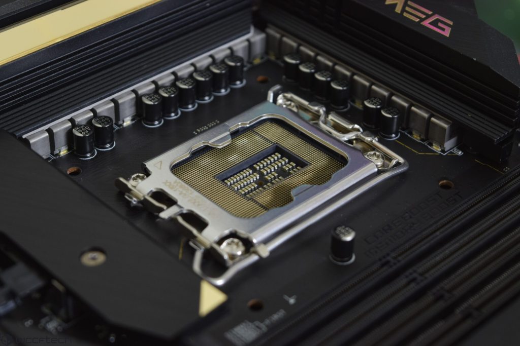 DDR5-6800 および DDR4-5333 メモリ サポート モニターを搭載した Intel Z790 マザーボード