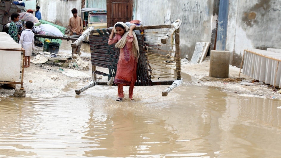 パキスタンの洪水：インドは哀悼の意を表し、モンスーンの死者数が1,100人を超えると多くの国が援助を申し出る