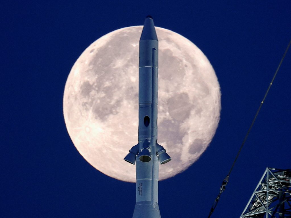 NASA の月ロケットが離陸の準備をする中、興奮が高まります。 宇宙ニュース