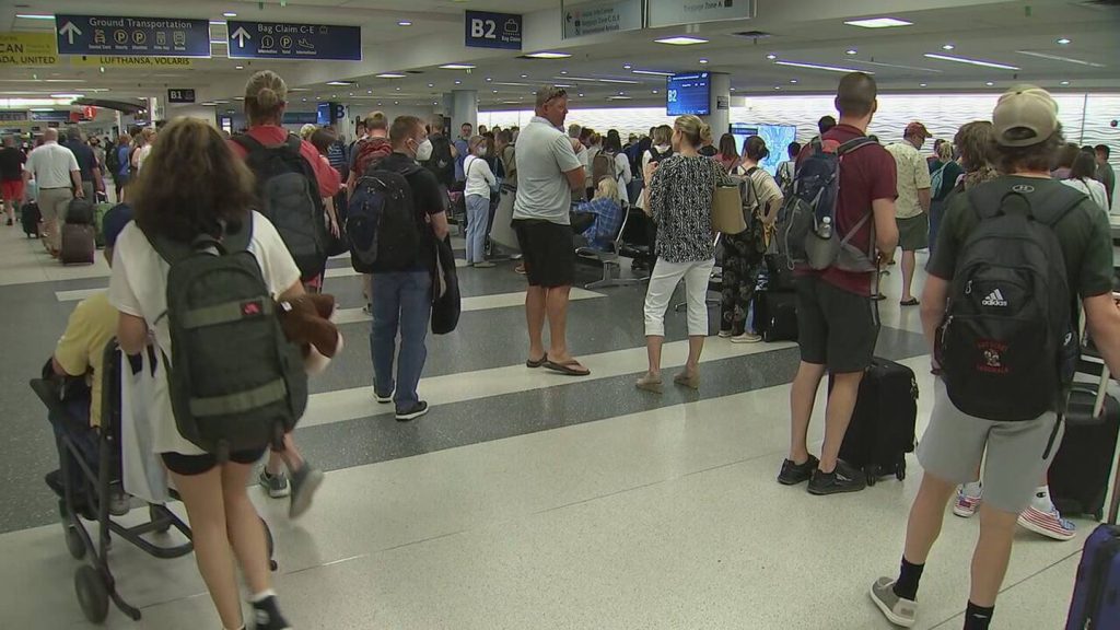 シャーロットダグラス国際空港で数百のフライトが遅延し、キャンセルされました-WSOC TV
