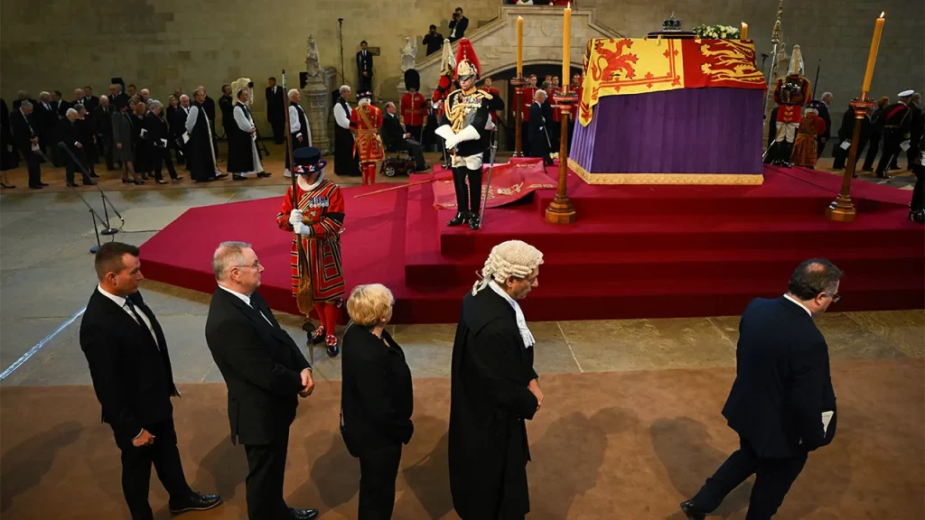 エリザベス2世女王が横たわっている：中国の代表団はウェストミンスターホールから追放された：レポート