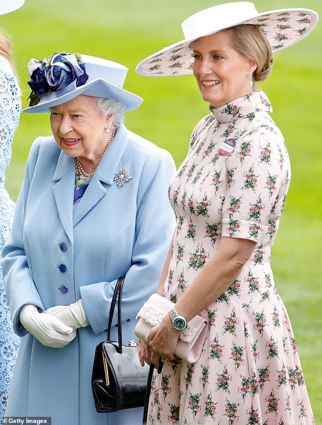 2019 年にアスコットで女王と一緒に撮影された 57 歳のソフィーは、70 以上の慈善団体や組織の後援者として精力的に活動しており、王室での義務への献身を称賛されてきました。 王室の情報筋はミラーに、彼女はウィメンズ・インスティテュートやドッグズ・トラストなどのスポンサーシップを引き受けることができると語った