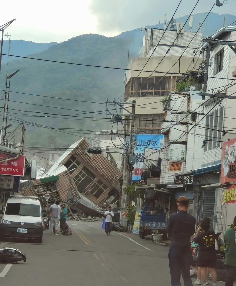 台湾の地震: マグニチュード 6.9 の地震後の津波警報