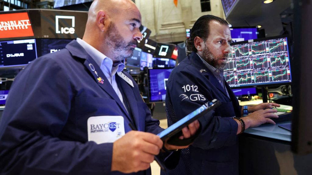 投資家がFedExの悲惨な警告を評価するにつれて、株式先物は下落します