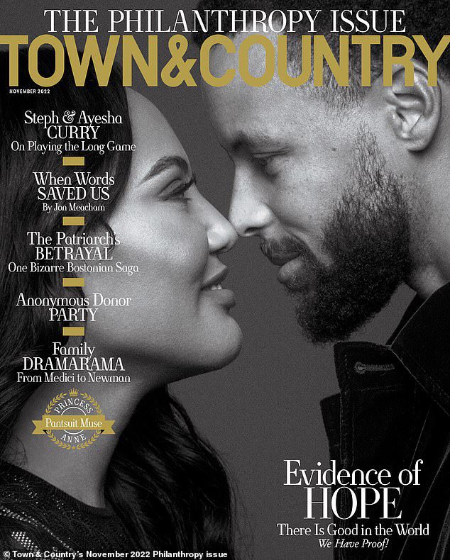 人目を引く: ジェニファーの『Town & Country』の表紙はチャリティー号のためのもので、雑誌には Step と Ayesha Curry のプロフィールも掲載されていました