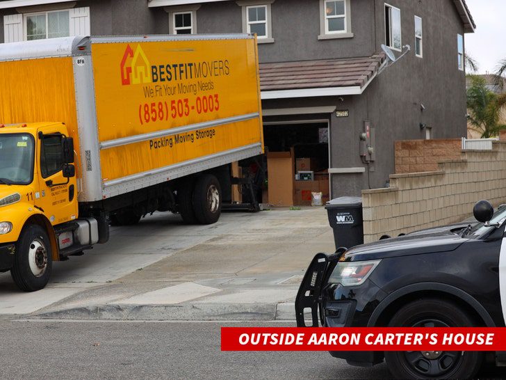 アーロン・カーターの家の外でトラックを移動する