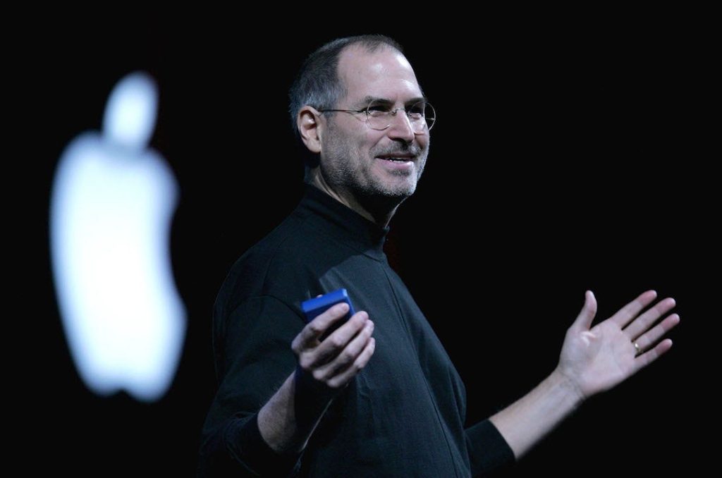 Steve Jobs のビンテージ ビルケンシュトック サンダルがオークションで 218,000 ドル以上で販売されています。