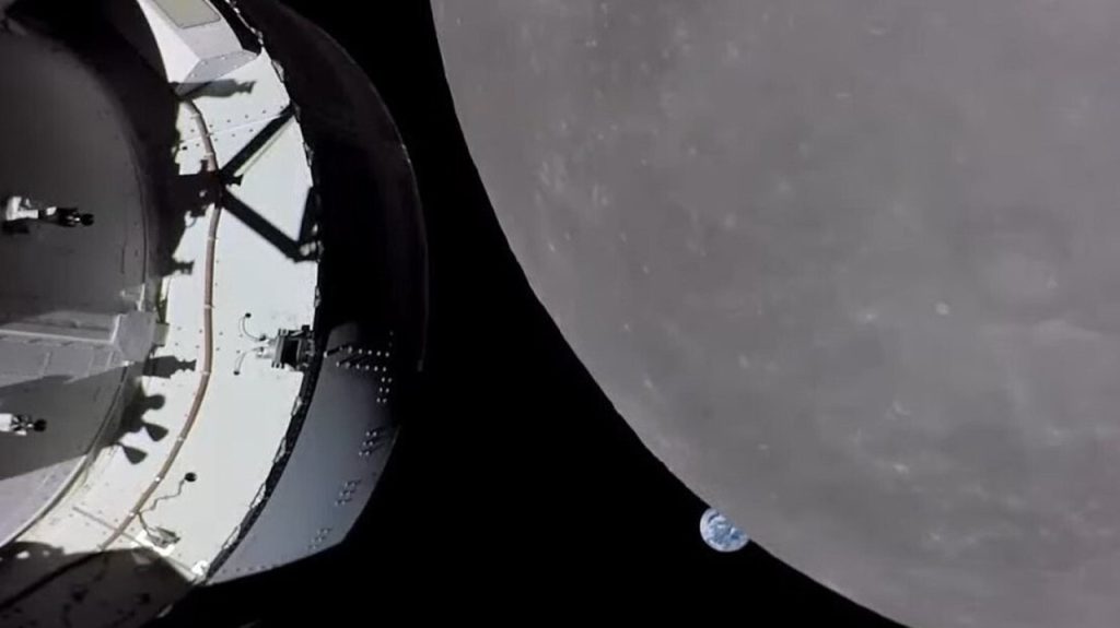 オリオン座が月への最接近フライバイを完了し、息をのむような景色を撮影