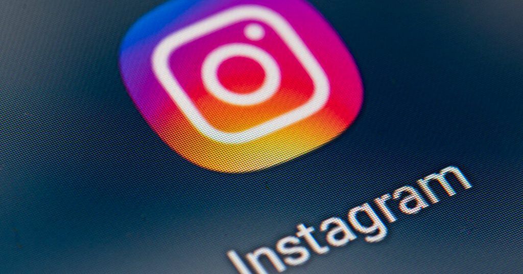 Instagramユーザーは、広範なアカウント停止を報告しています