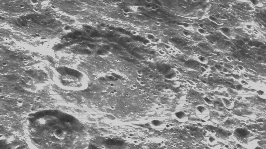 アルテミス 1 号のオリオン カプセルが月のクローズアップ画像を撮影