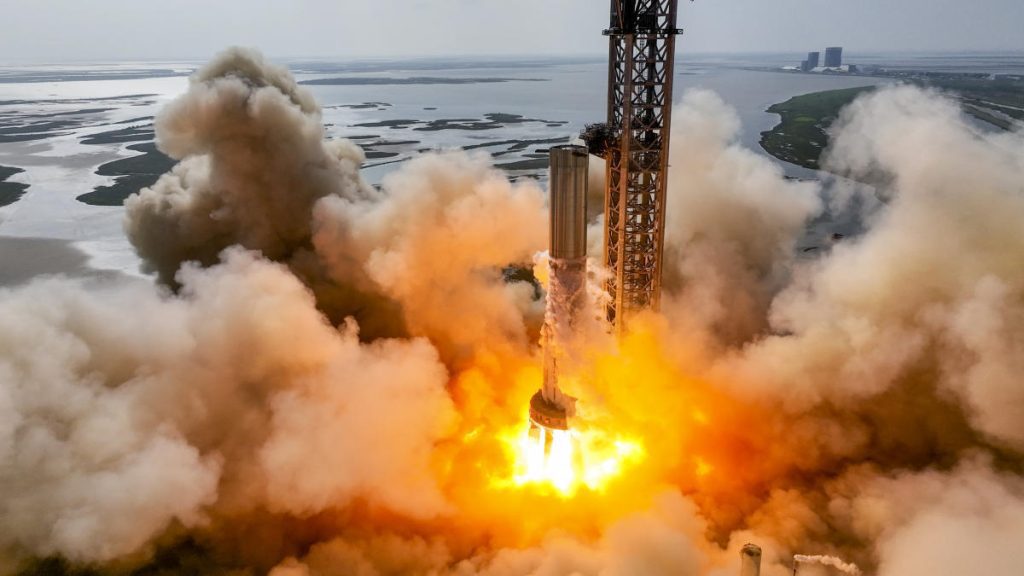 SpaceXは史上最大のロケットの打ち上げでNASAを打ち負かす計画